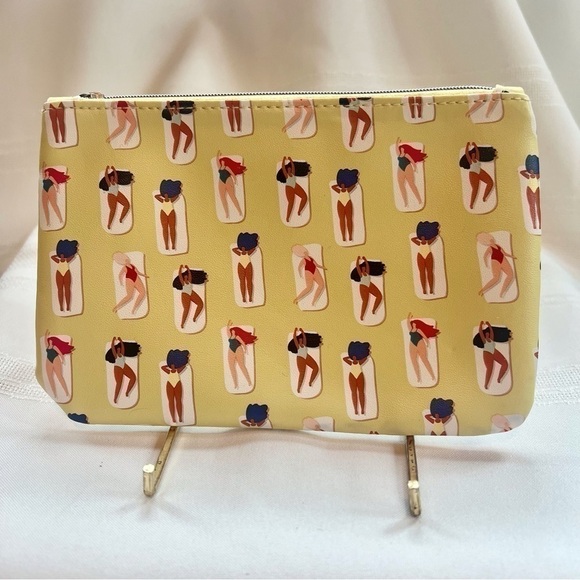 💄3/$12💄5/$15 ipsy‎ Sunbathing Beauties Yellow Vinyl Makeup Bag EUC - Picture 2 of 4